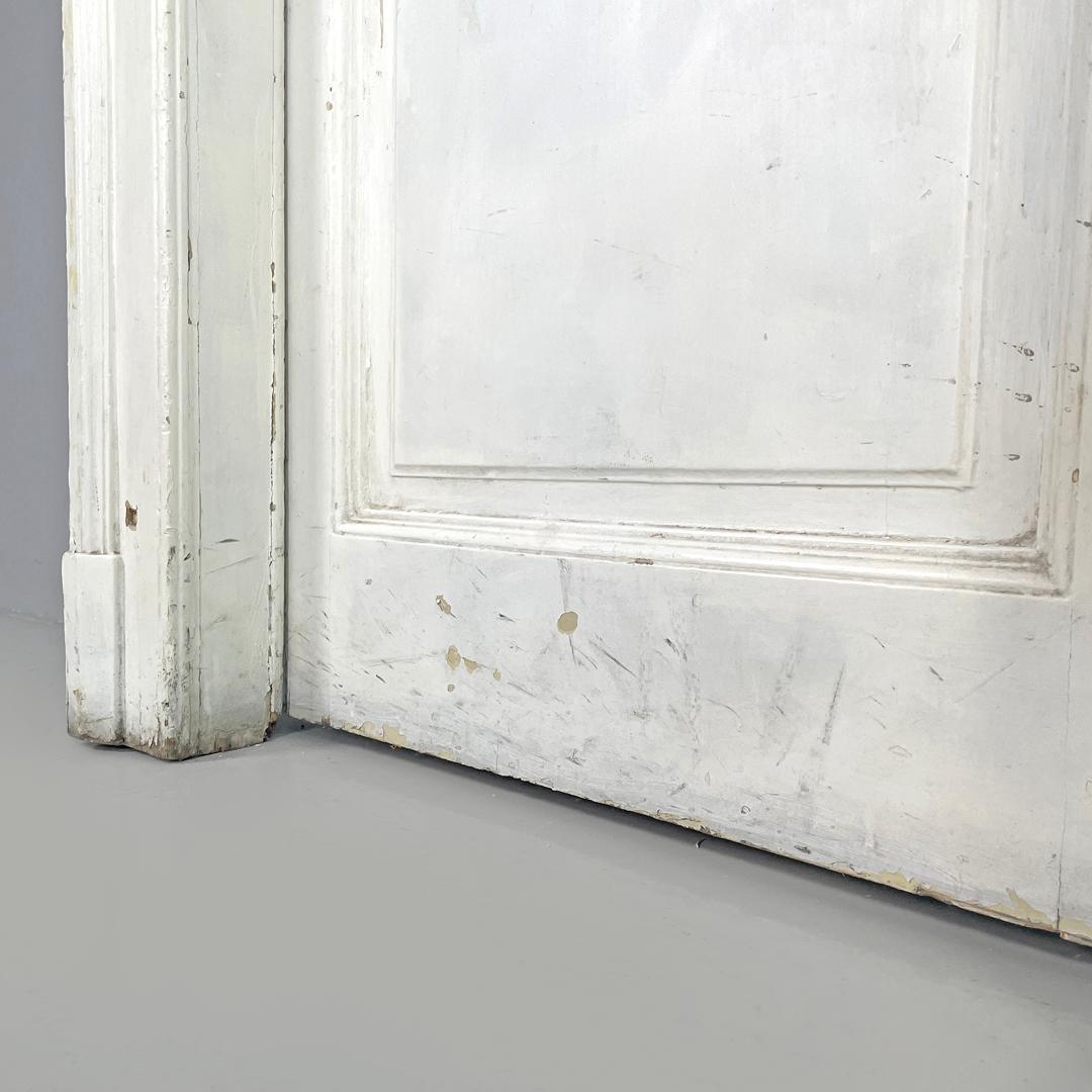 Puerta italiana antigua de madera pintada de blanco con marco y tiradores de latón de principios de 1900 en venta 13