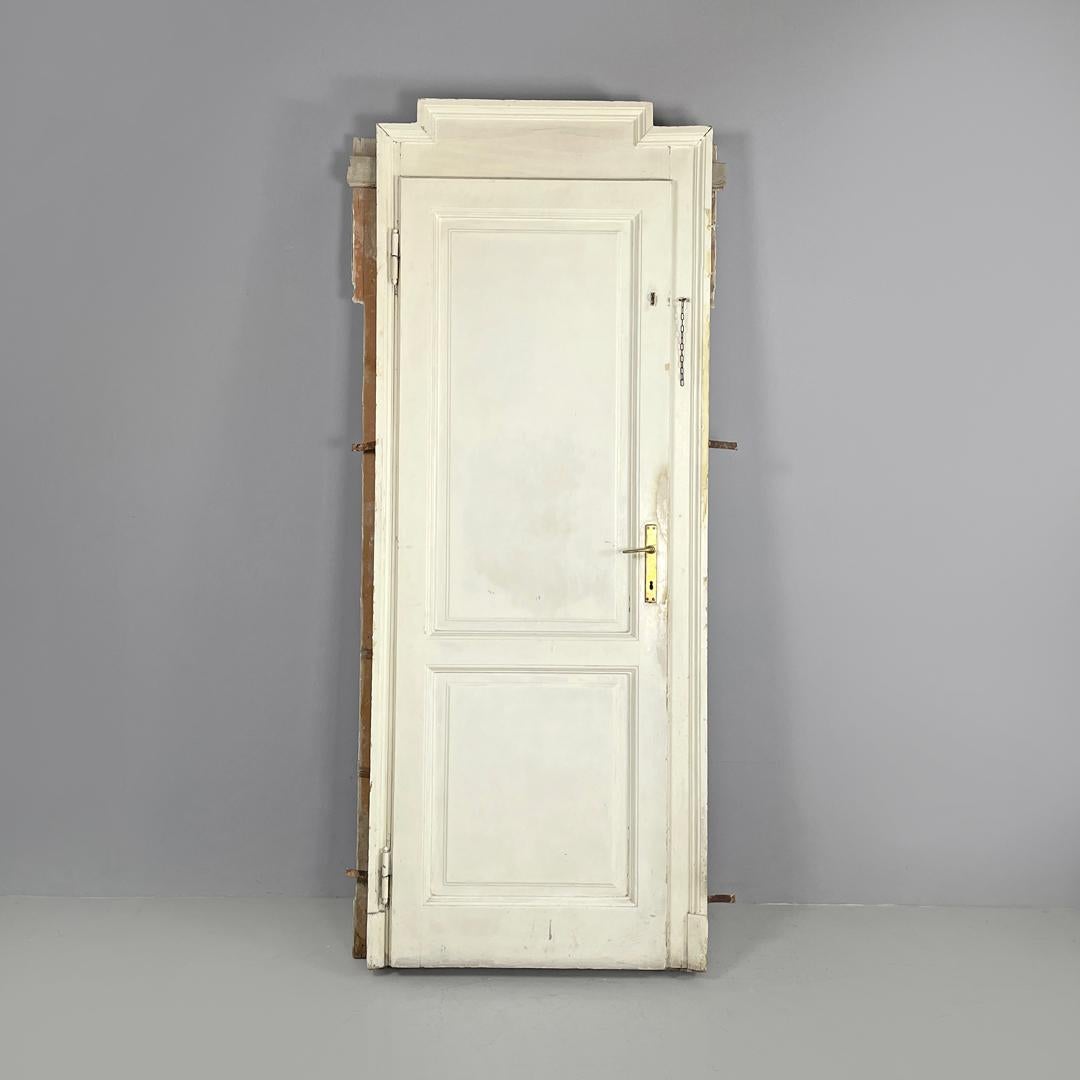 Puerta italiana antigua de madera pintada de blanco con marco y tiradores de latón de principios de 1900 Latón en venta