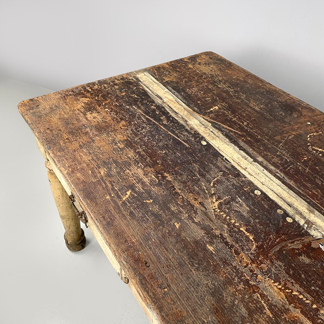 Ancienne table de salle à manger italienne en bois peint en blanc avec deux tiroirs, fin des années 1800 en vente 2