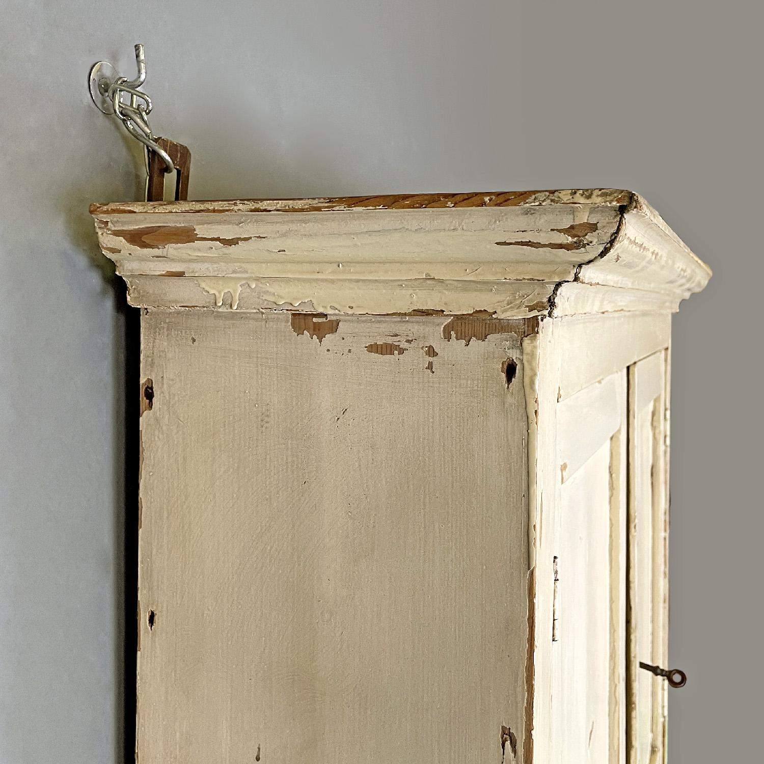 Italian antique white wooden kitchen wall cabinet, early 1900s For Sale 4