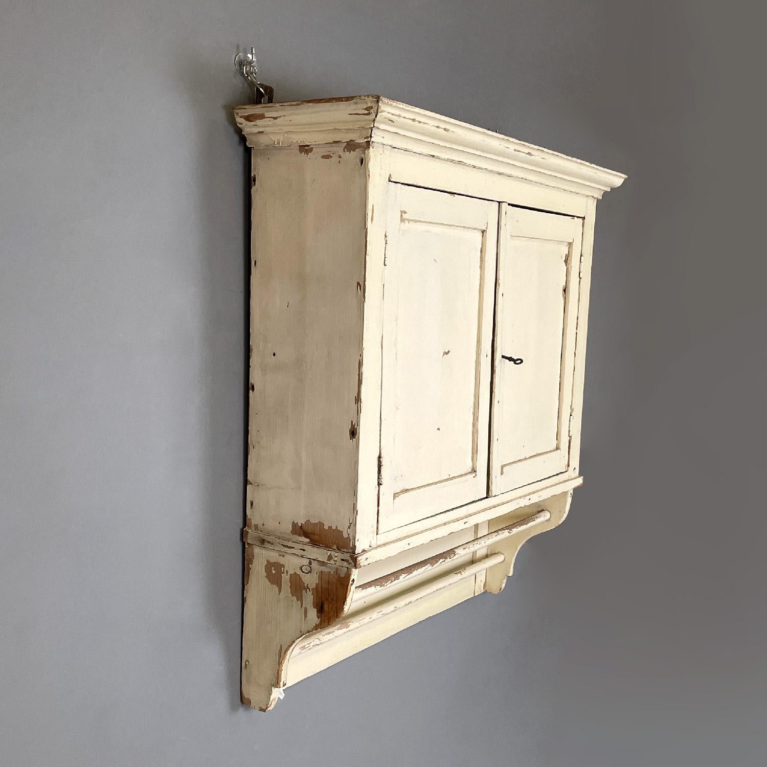 Italian antique white wooden kitchen wall cabinet, early 1900s In Fair Condition For Sale In MIlano, IT