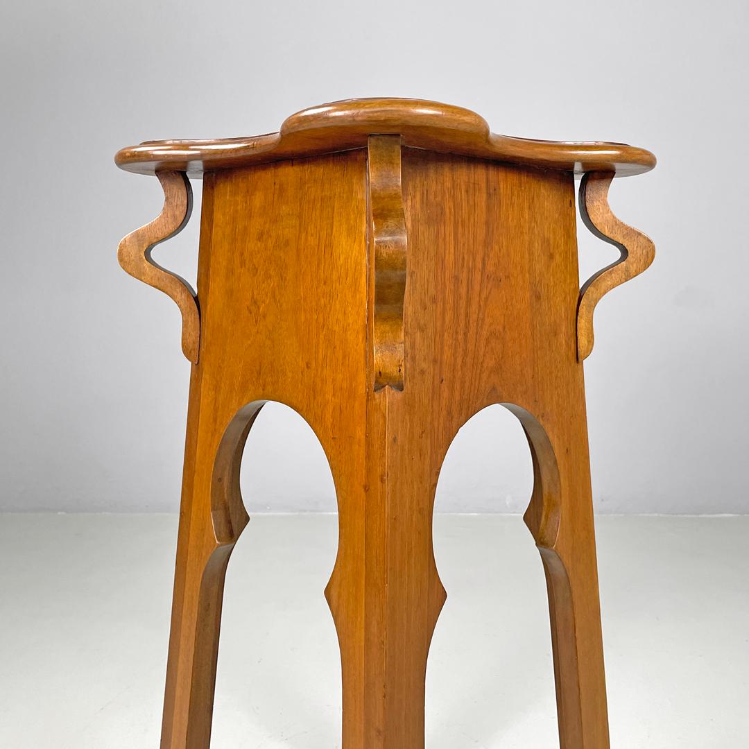 Italienische antike Holzsockel mit geschwungenen Profilen und Verzierungen, Anfang 1900 im Angebot 6