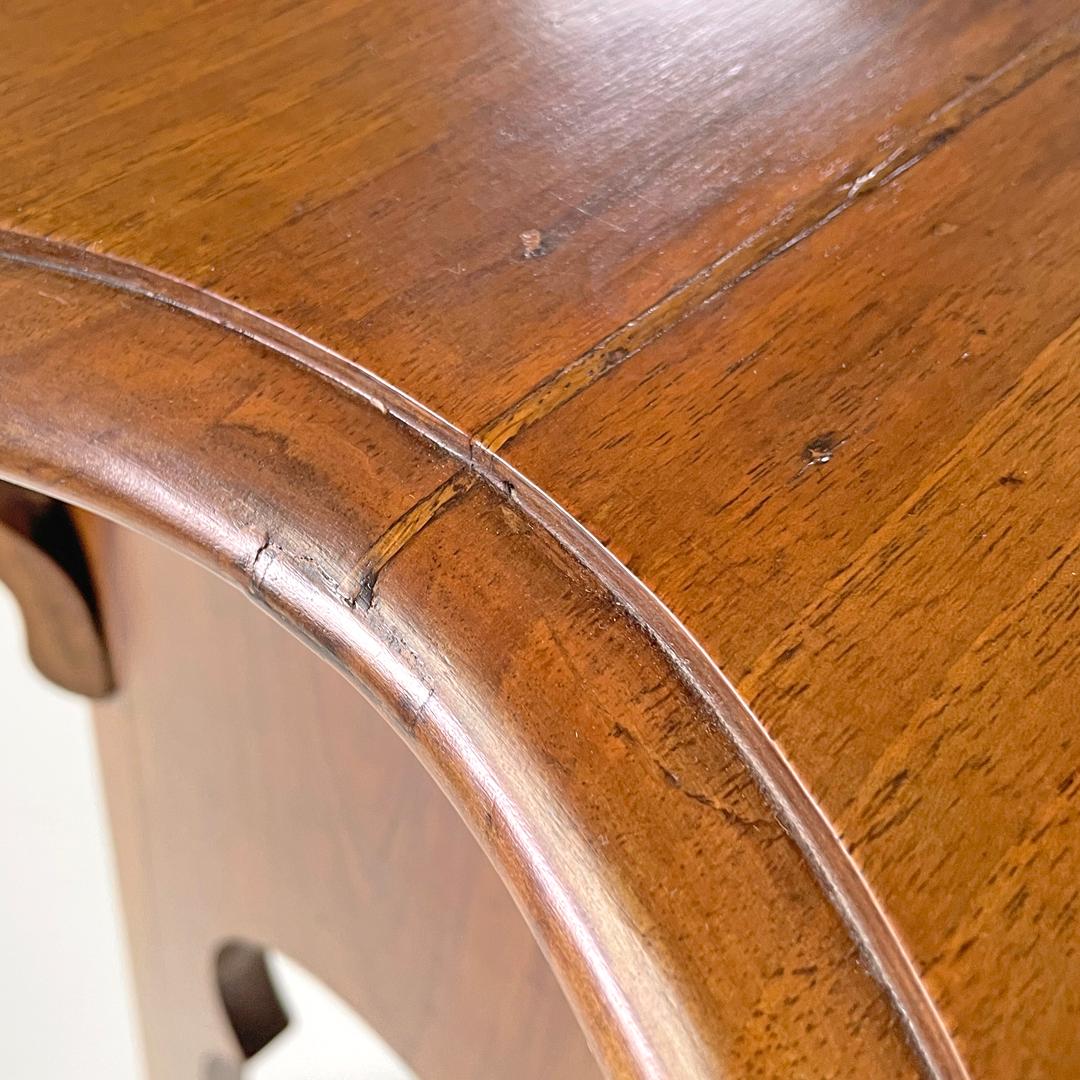 Italienische antike Holzsockel mit geschwungenen Profilen und Verzierungen, Anfang 1900 im Angebot 9