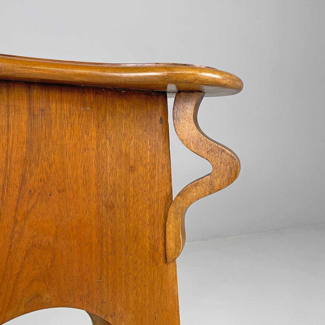 Italienische antike Holzsockel mit geschwungenen Profilen und Verzierungen, Anfang 1900 im Angebot 12