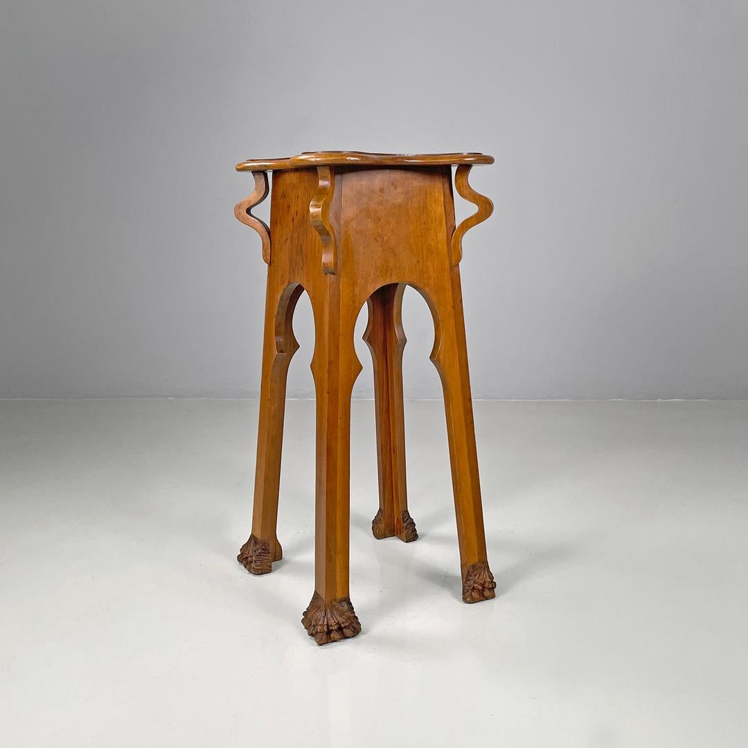 Italienische antike Holzsockel mit geschwungenen Profilen und Verzierungen, Anfang 1900 im Angebot 1