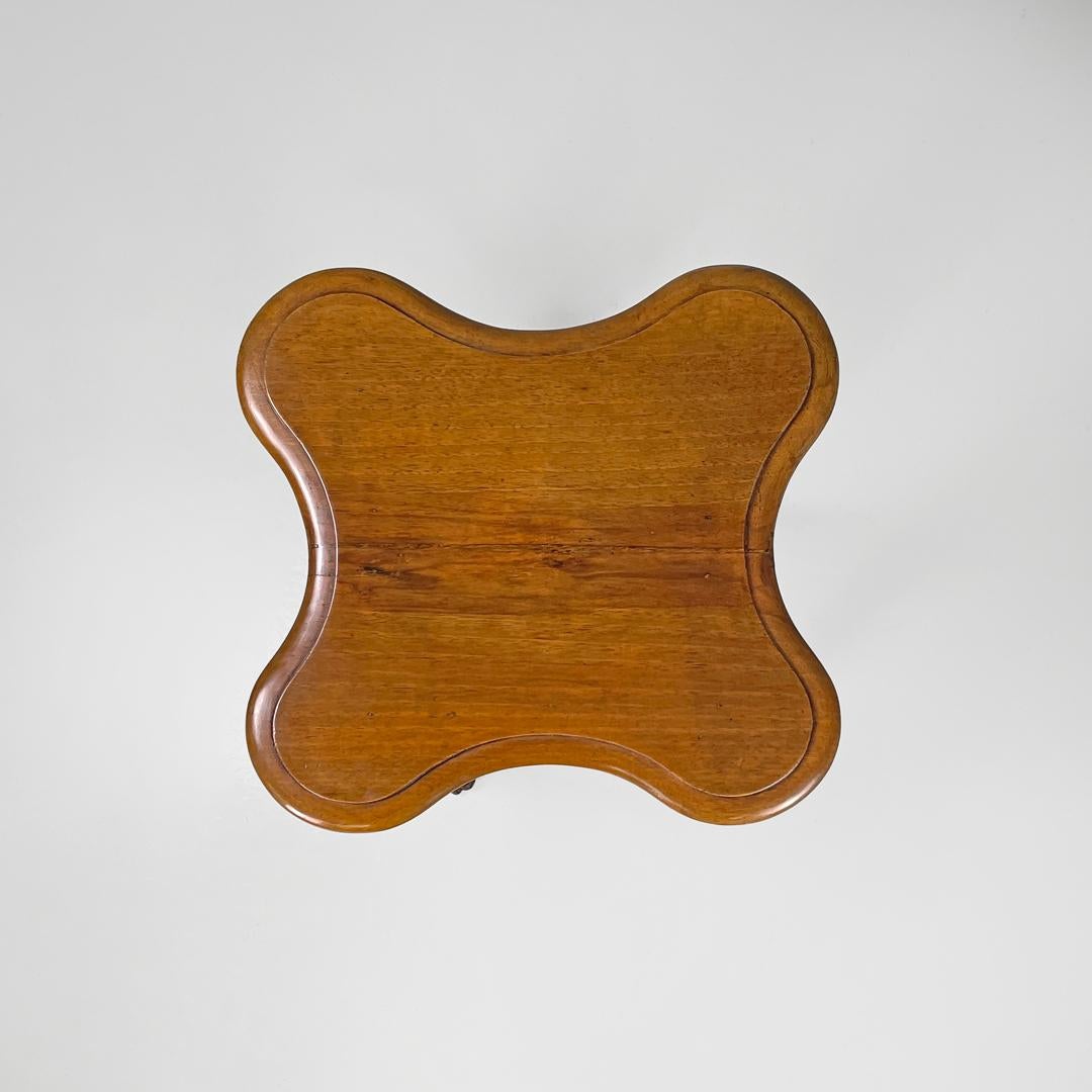 Italienische antike Holzsockel mit geschwungenen Profilen und Verzierungen, Anfang 1900 im Angebot 5