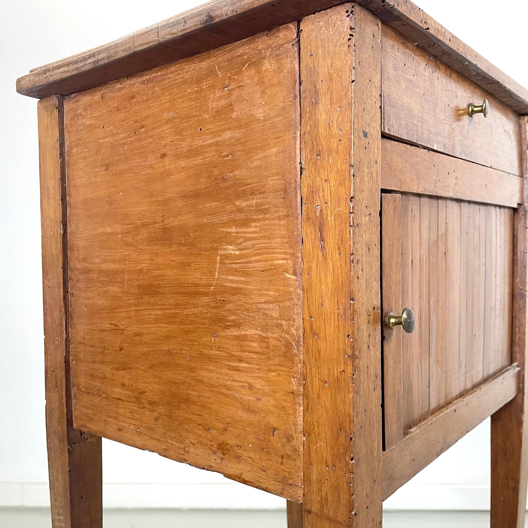 Italian antique Wooden bedside table with brass handle, early 1900s For Sale 7