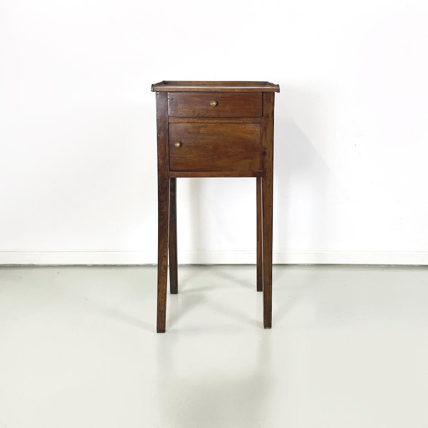 Italian antique Wooden bedside table with brass handle, early 1900s
Bedside table or service table with rectangular top, entirely in solid wood. On the front it has a drawer and a compartment with a hinged door. Round base handles in burnished