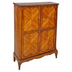 Armoire italienne ancienne en bois avec portes décorées et clé, fin des années 1800
