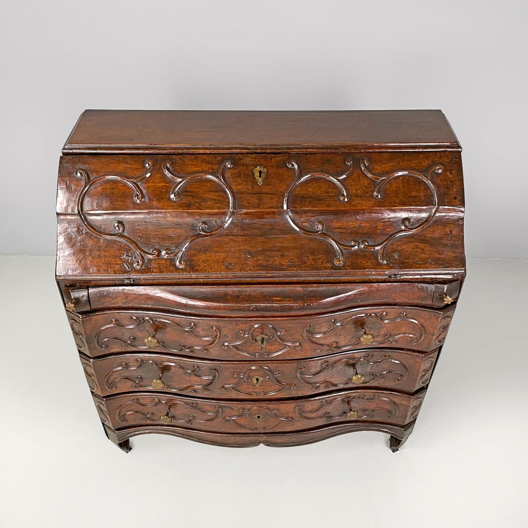 Italian antique wooden chest of drawers with drop-leaf top and decorations 1700s For Sale 7