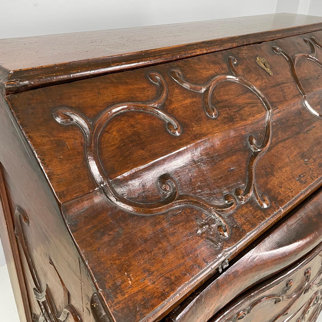 Italian antique wooden chest of drawers with drop-leaf top and decorations 1700s For Sale 8