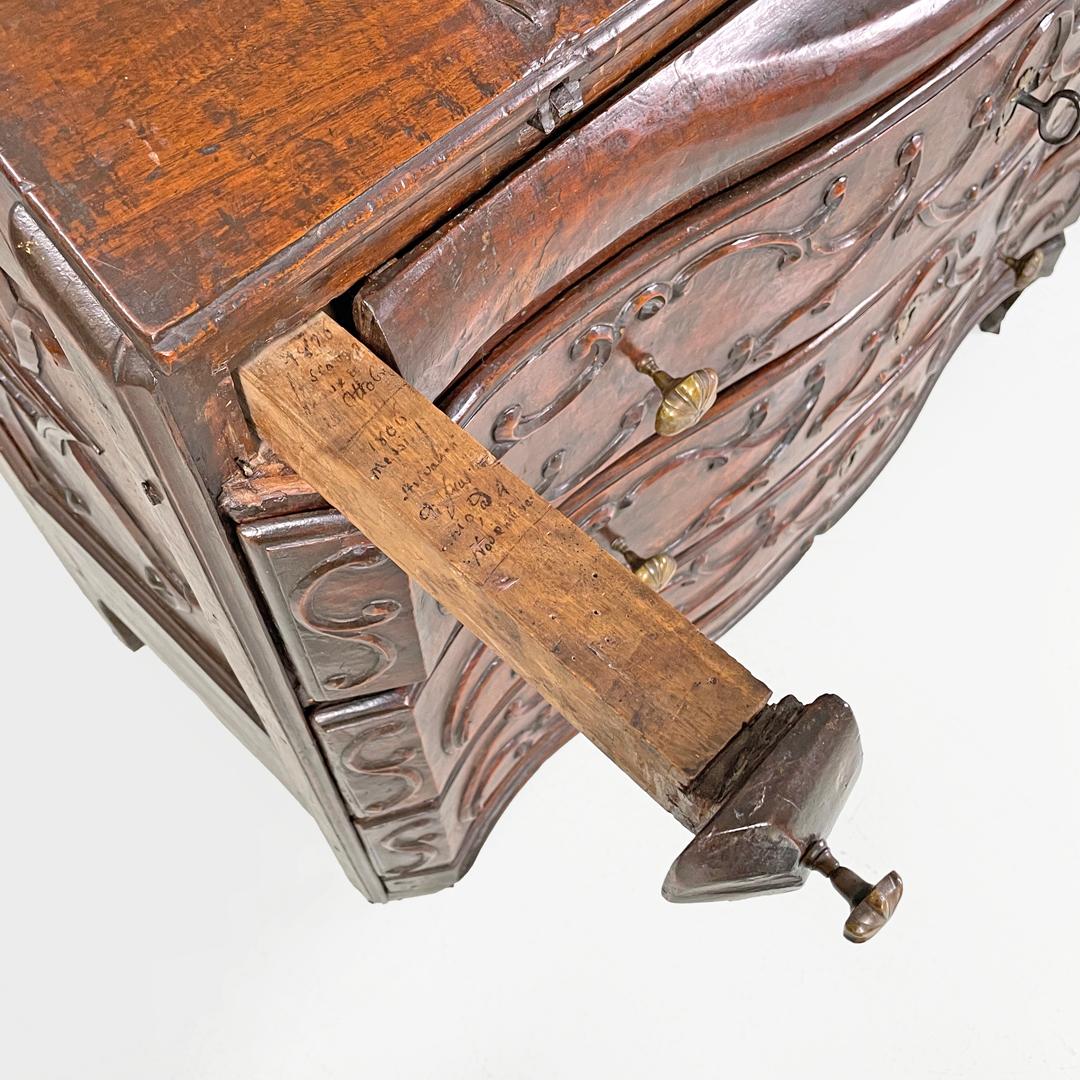 Italian antique wooden chest of drawers with drop-leaf top and decorations 1700s For Sale 11