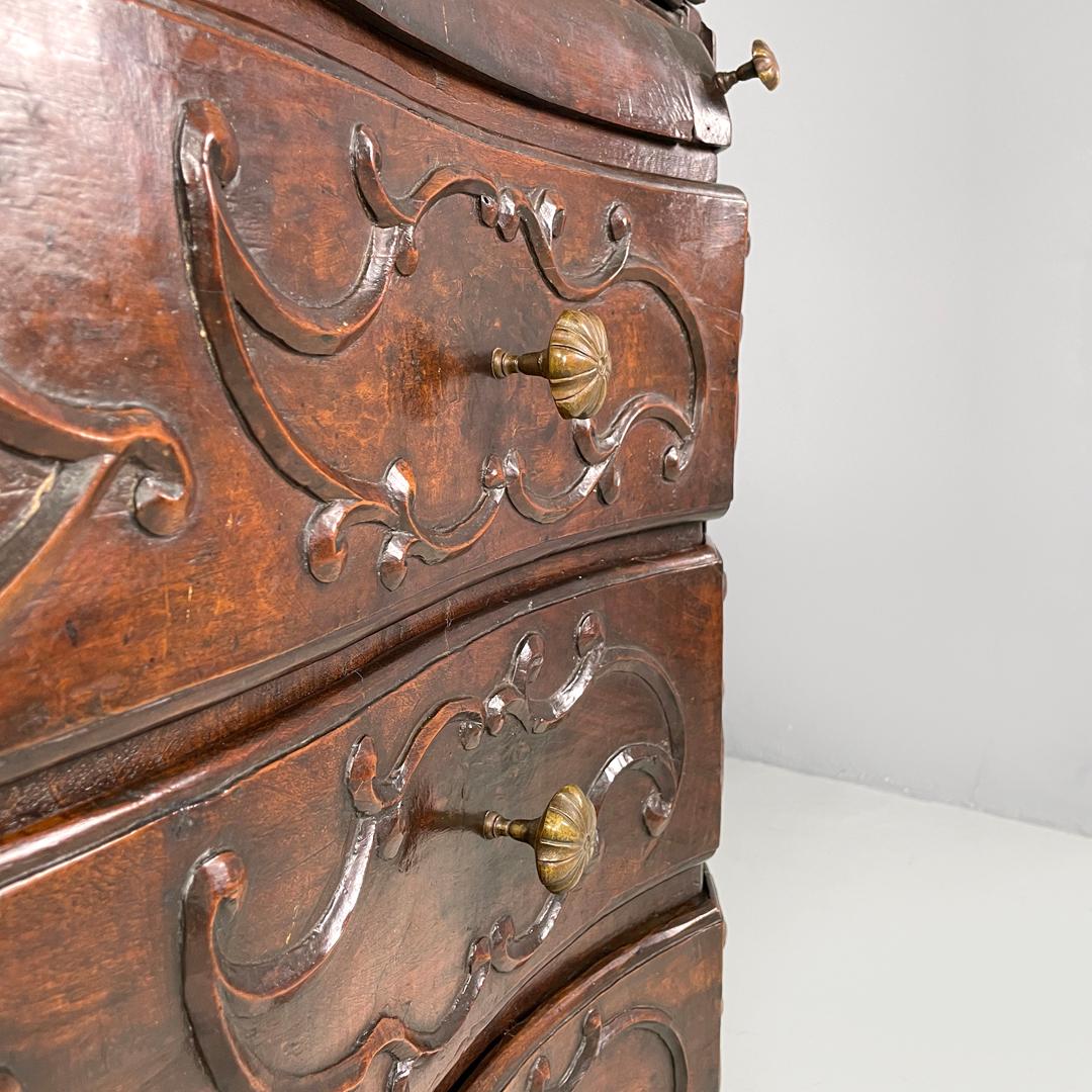 Italian antique wooden chest of drawers with drop-leaf top and decorations 1700s For Sale 13