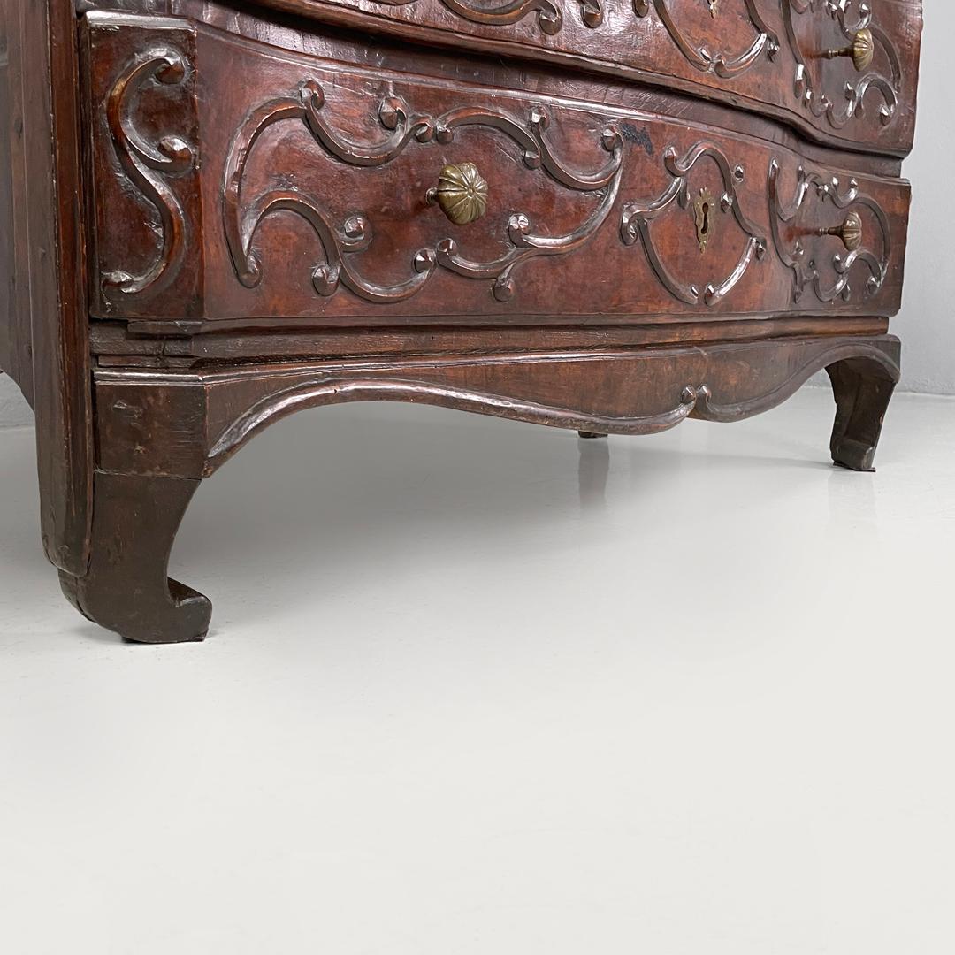 Italian antique wooden chest of drawers with drop-leaf top and decorations 1700s For Sale 15