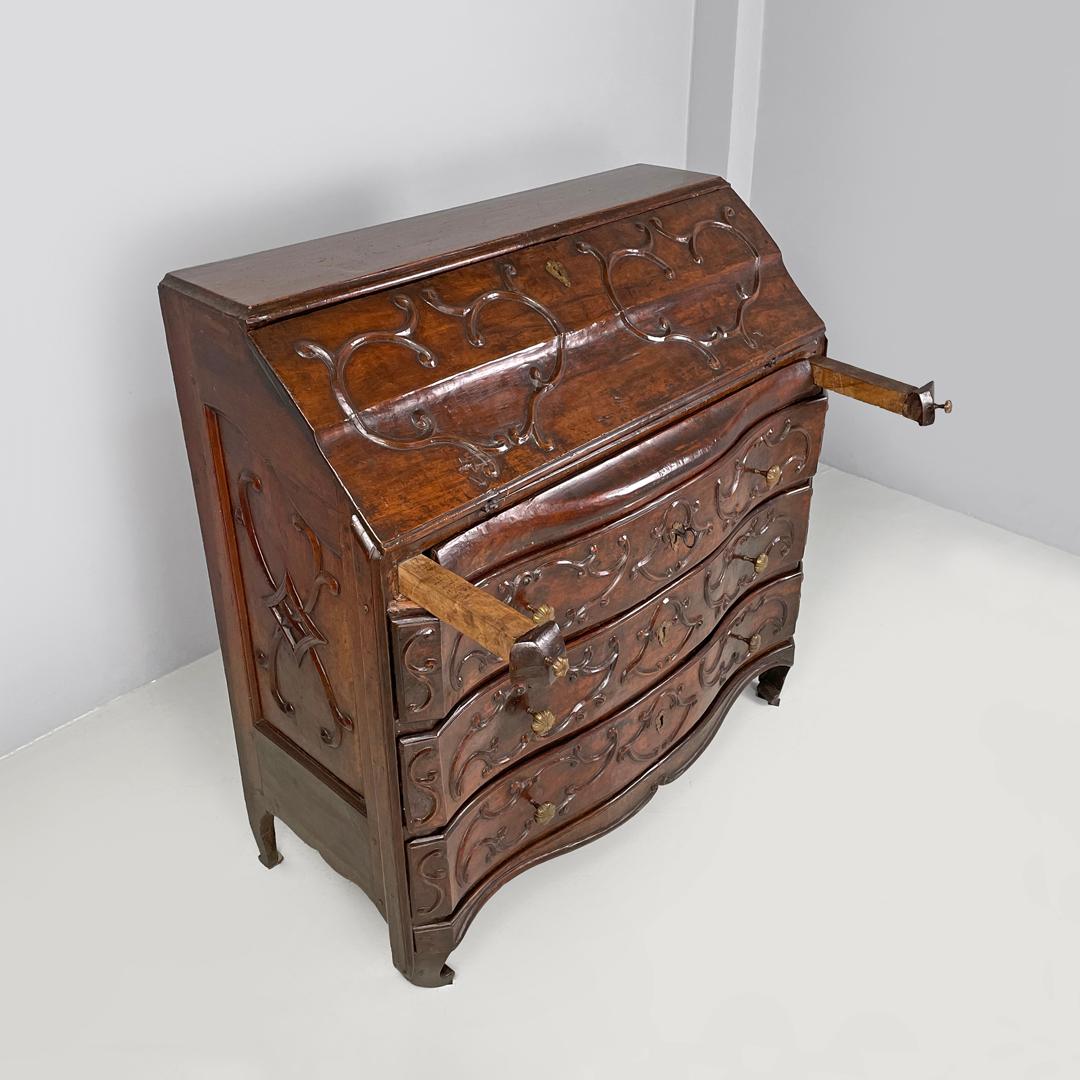 Italian antique wooden chest of drawers with drop-leaf top and decorations 1700s For Sale 2