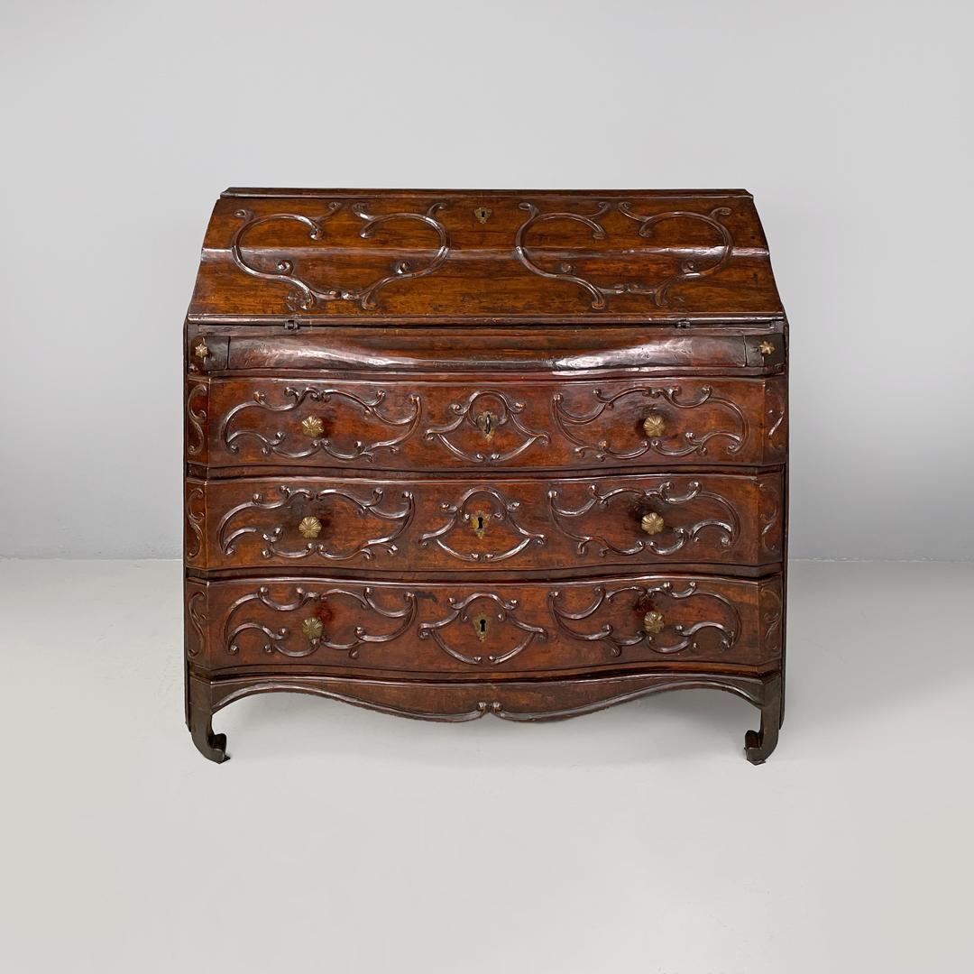 Italian antique wooden chest of drawers with drop-leaf top and decorations 1700s For Sale 3