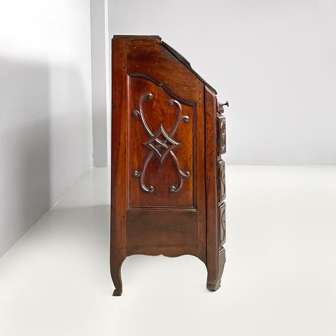 Italian antique wooden chest of drawers with drop-leaf top and decorations 1700s For Sale 4