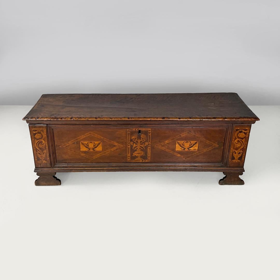 Coffre italien ancien avec décorations incrustées et plateau pliant, début des années 1800 Bon état - En vente à MIlano, IT