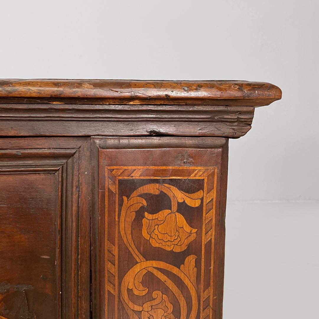 Coffre italien ancien avec décorations incrustées et plateau pliant, début des années 1800 en vente 2