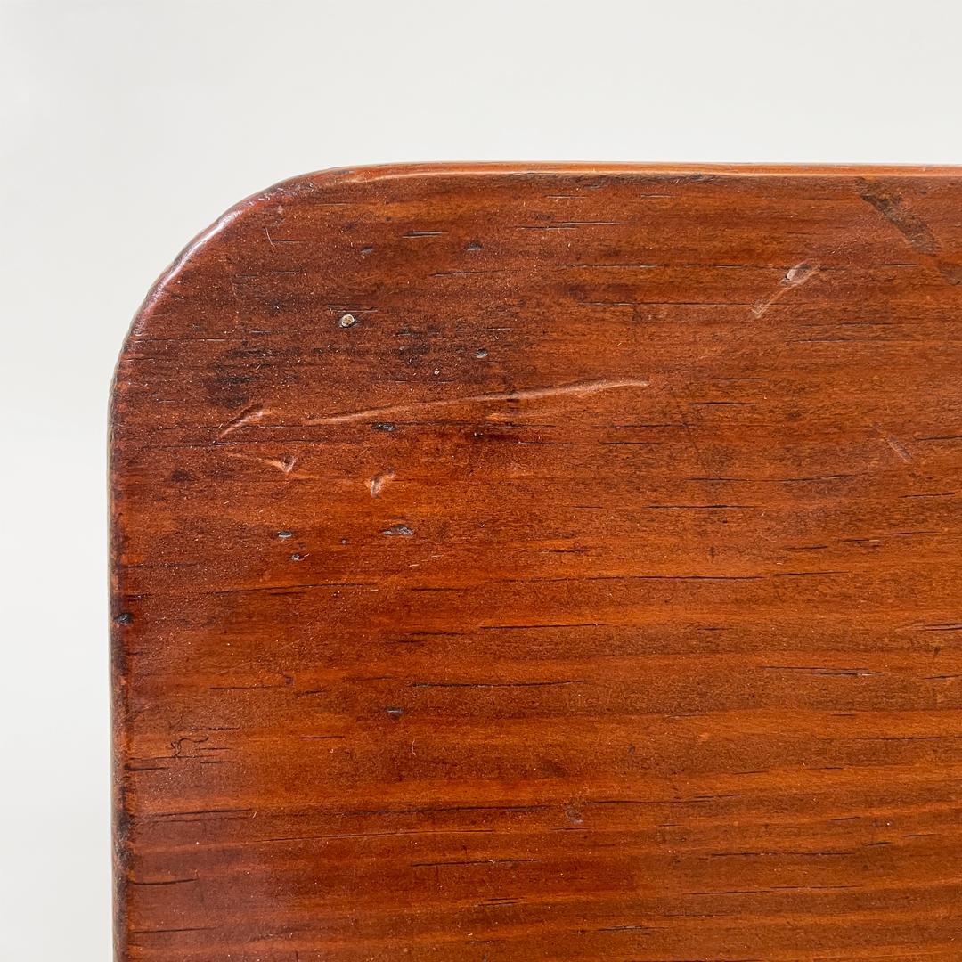 Mesa de centro antigua italiana de madera con patas decoradas, mediados del siglo XIX en venta 6