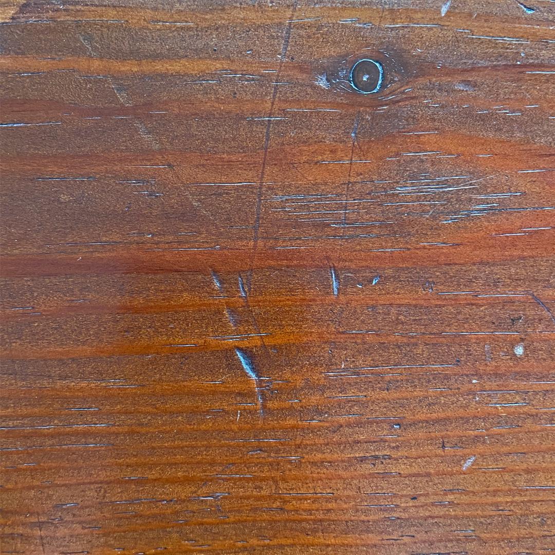 Mesa de centro antigua italiana de madera con patas decoradas, mediados del siglo XIX en venta 7