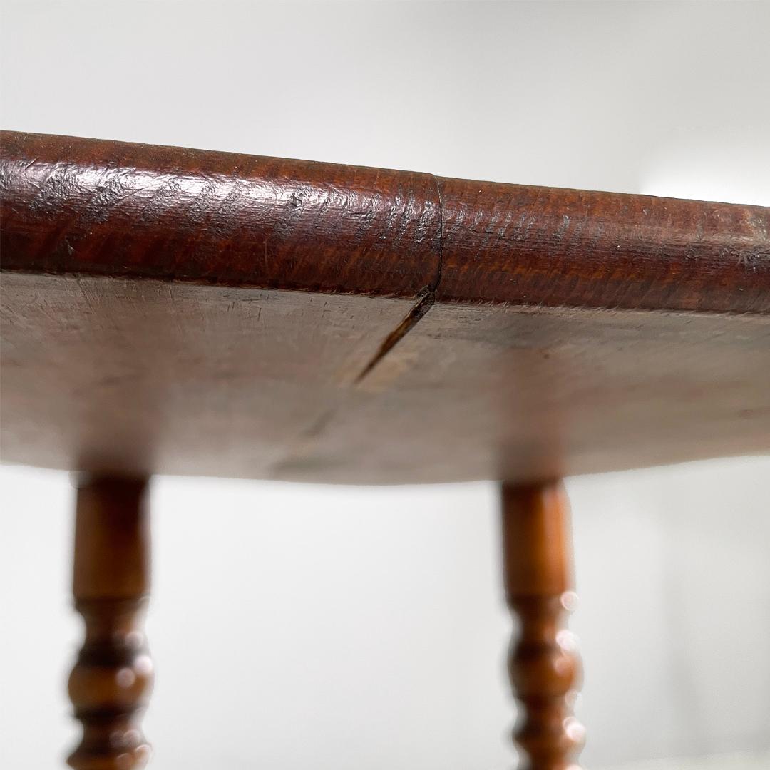 Mesa de centro antigua italiana de madera con patas decoradas, mediados del siglo XIX en venta 10