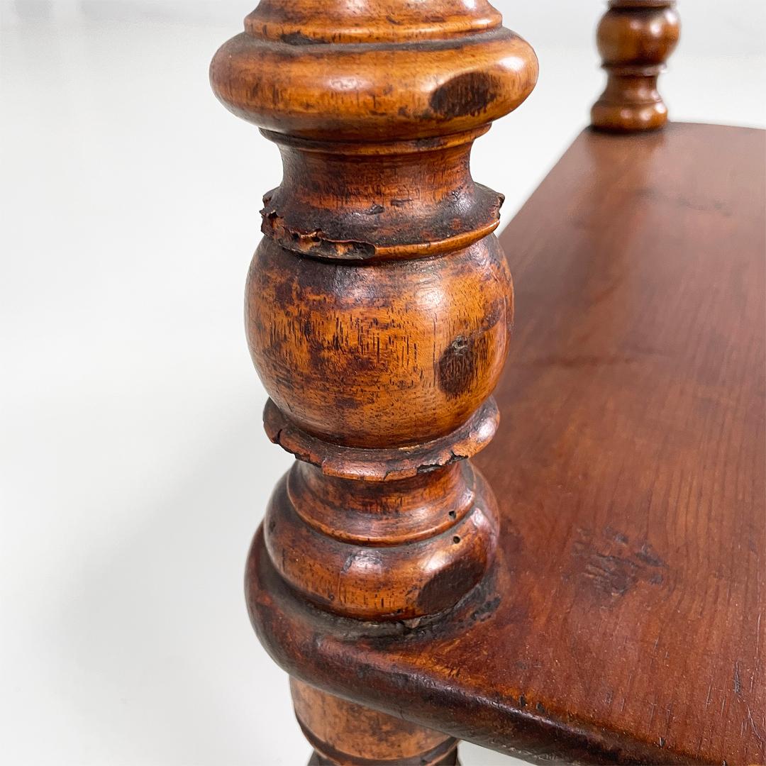 Mesa de centro antigua italiana de madera con patas decoradas, mediados del siglo XIX en venta 14