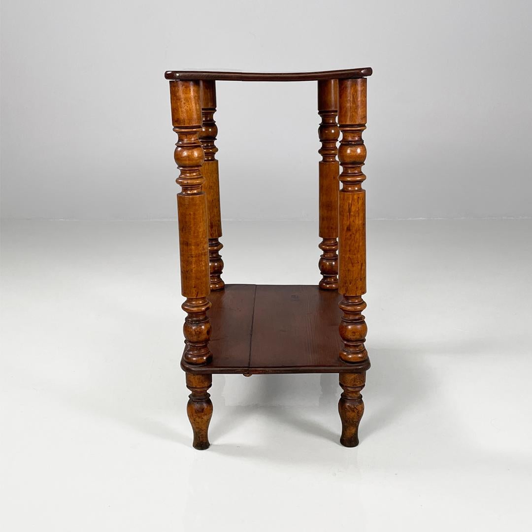 Mesa de centro antigua italiana de madera con patas decoradas, mediados del siglo XIX Italiano en venta