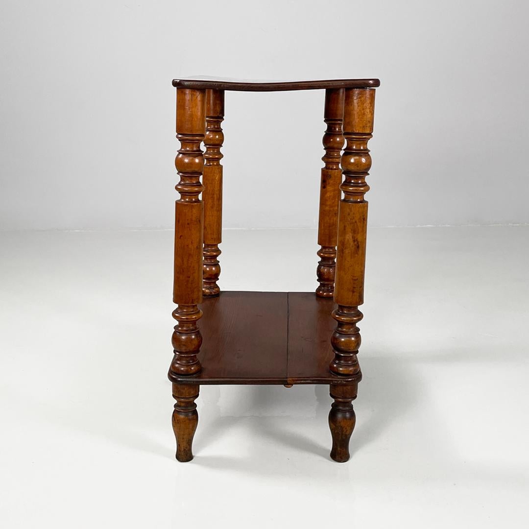 Mesa de centro antigua italiana de madera con patas decoradas, mediados del siglo XIX en Bastante bueno estado para la venta en MIlano, IT