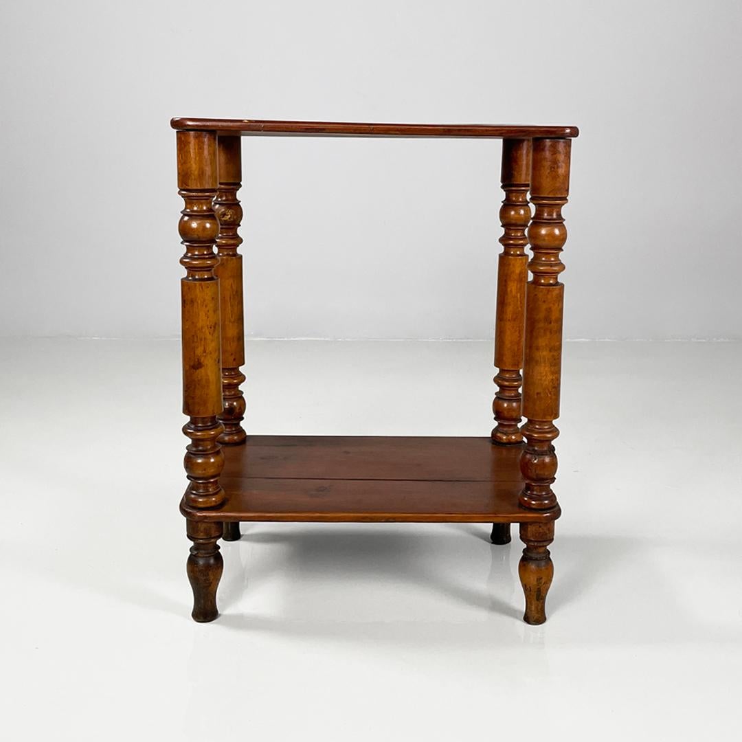 Mesa de centro antigua italiana de madera con patas decoradas, mediados del siglo XIX Madera en venta