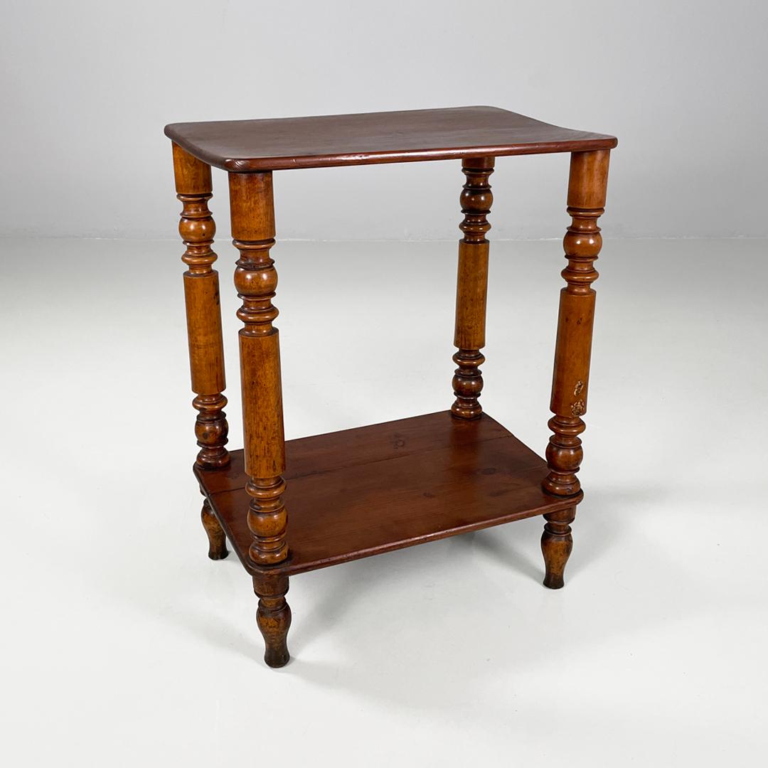 Mesa de centro antigua italiana de madera con patas decoradas, mediados del siglo XIX en venta 1
