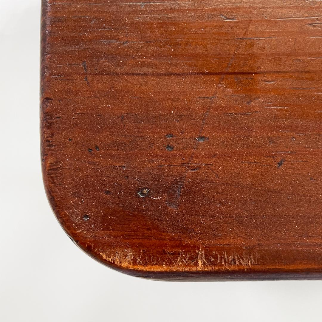 Mesa de centro antigua italiana de madera con patas decoradas, mediados del siglo XIX en venta 4