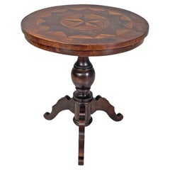 Italian antique wooden coffee table with inlaid star decoration, early 1900s