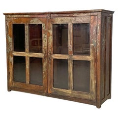 Armario italiano antiguo de madera con puertas de cristal y tiradores de latón, principios del siglo XX