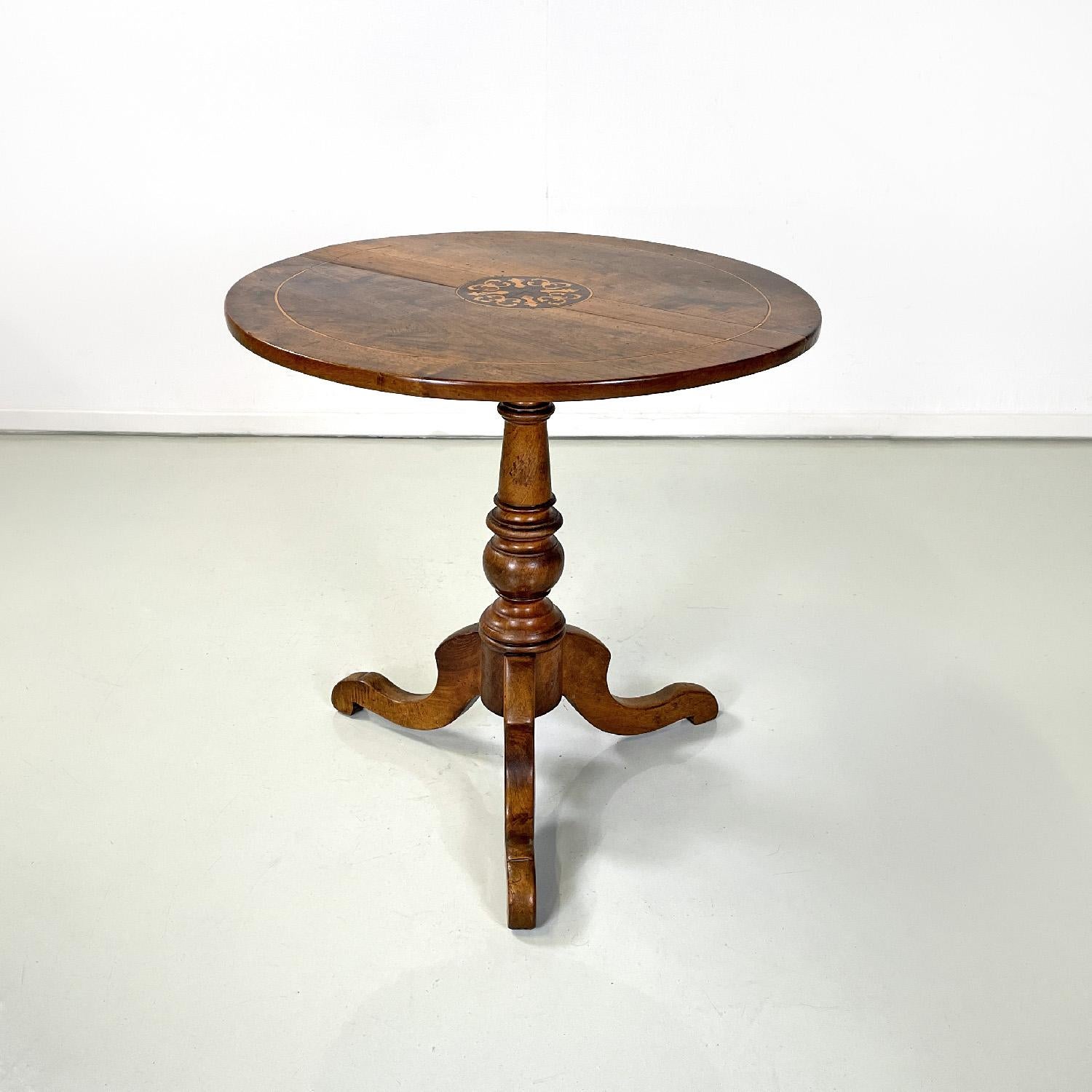 Italian antique wooden dining table with floral damask decoration, 1850s
Round wooden dining table. On the top it presents, in the central part, an inlaid round damask floral decoration, and near the edge a decorative line also inlaid. The finely