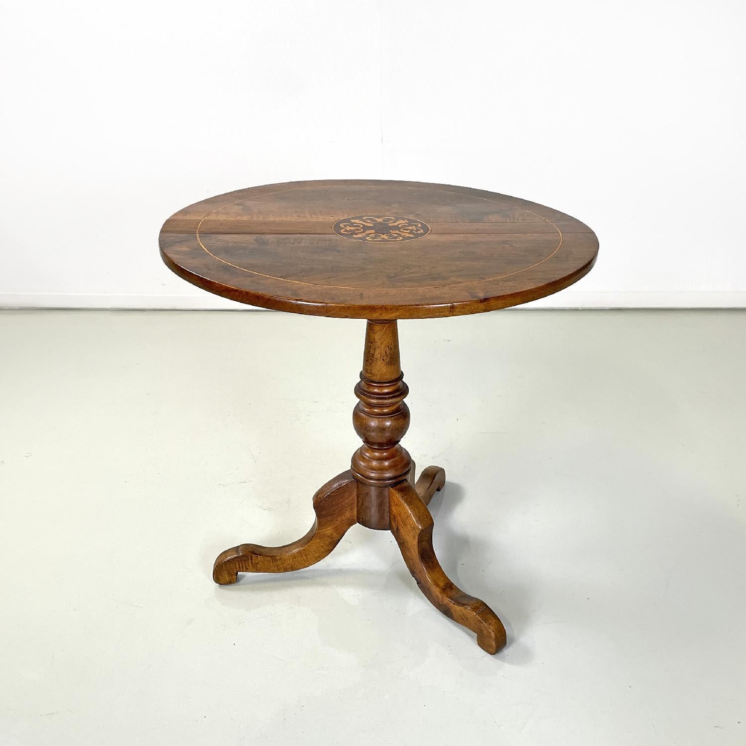 Italian antique wooden dining table with floral damask decoration, 1850s In Good Condition For Sale In MIlano, IT