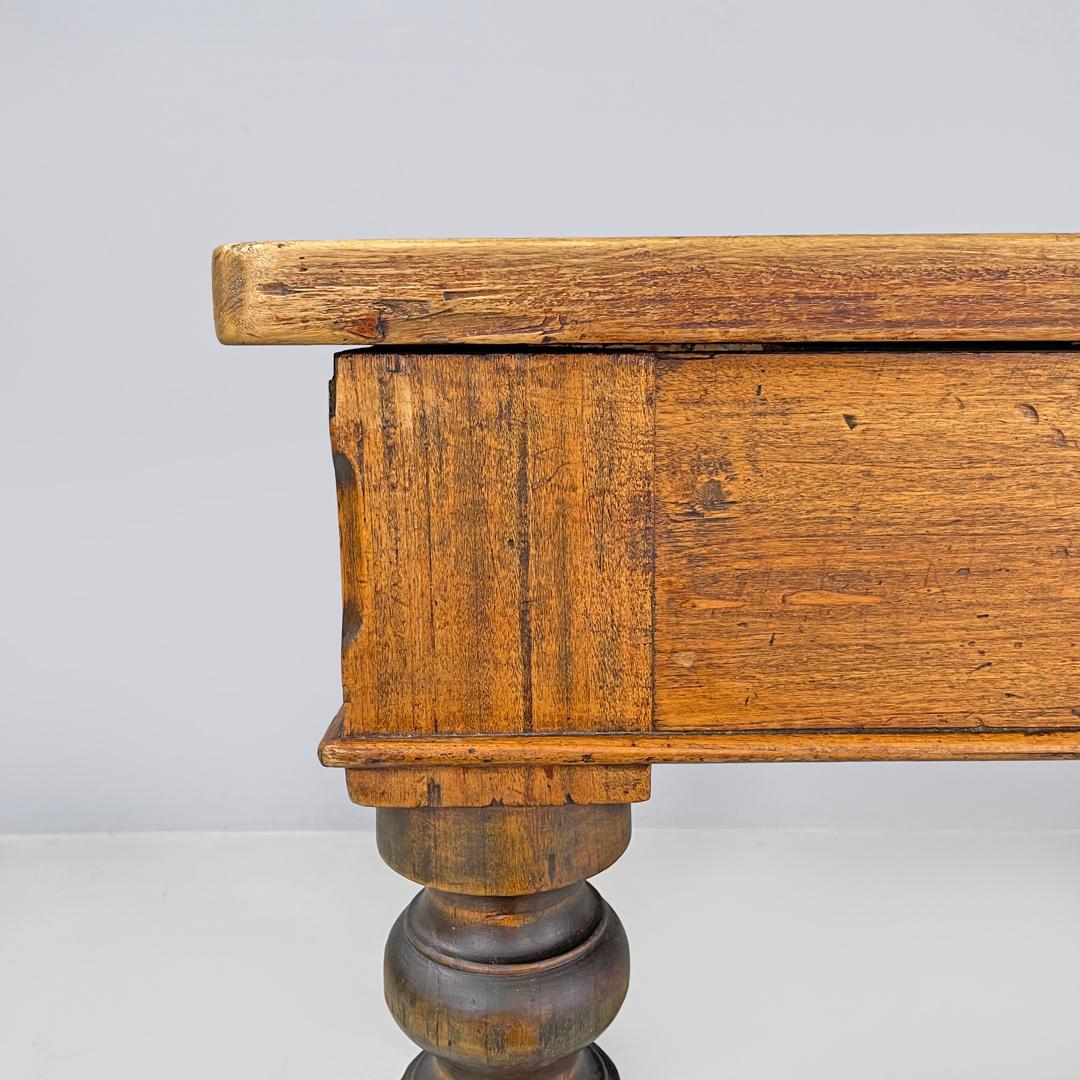 Table de salle à manger italienne ancienne en bois avec un tiroir et une poignée en laiton, années 1800 en vente 6