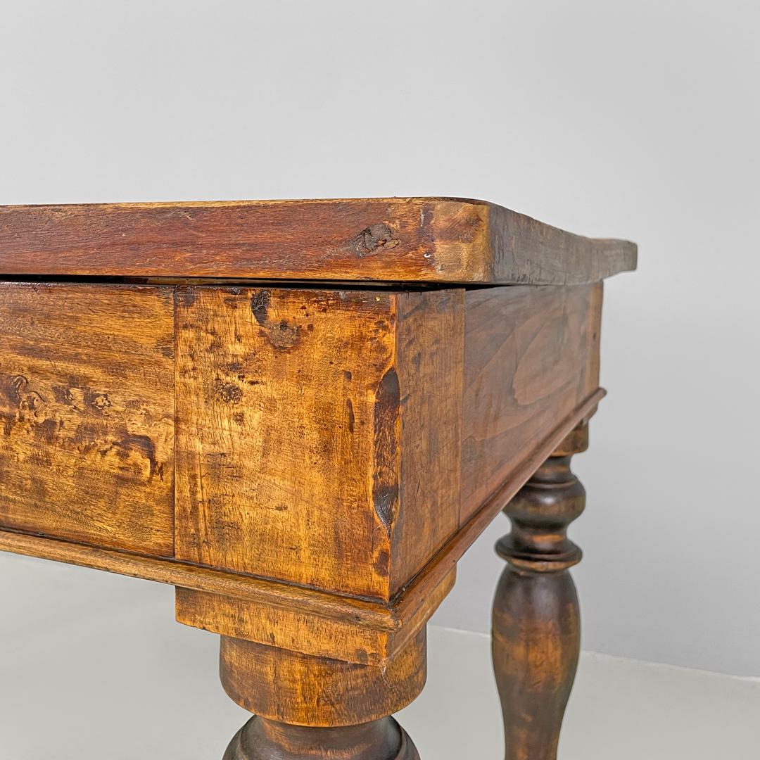 Table de salle à manger italienne ancienne en bois avec un tiroir et une poignée en laiton, années 1800 en vente 8