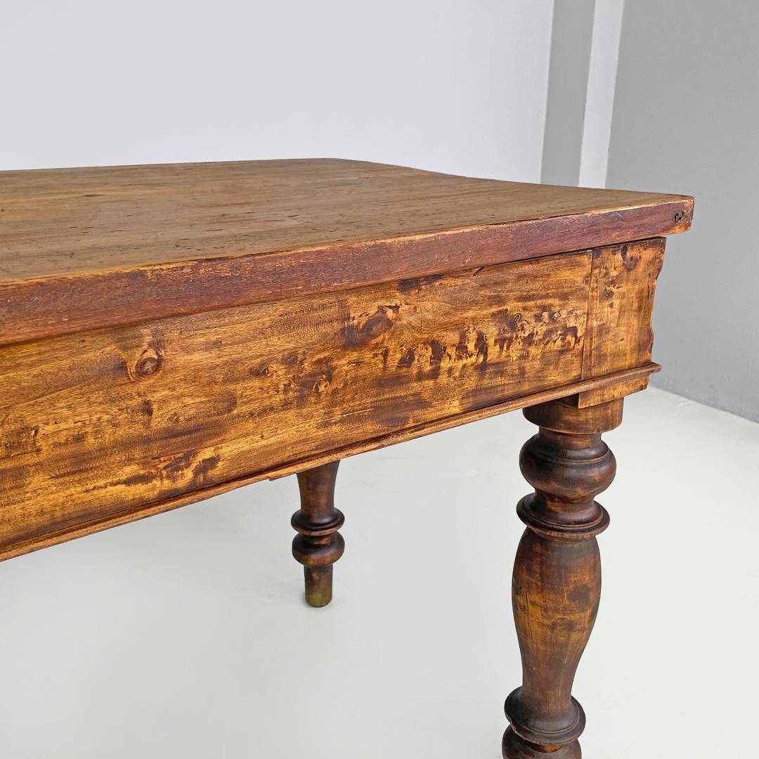 Table de salle à manger italienne ancienne en bois avec un tiroir et une poignée en laiton, années 1800 en vente 11