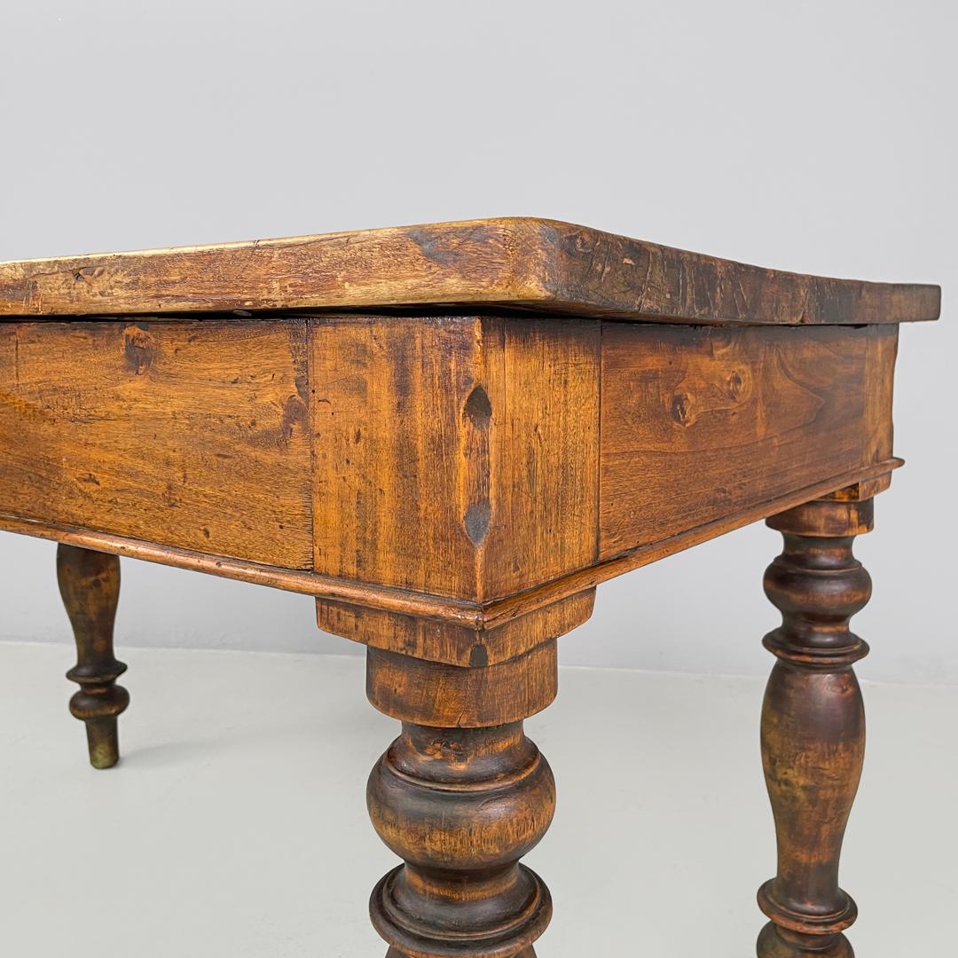Table de salle à manger italienne ancienne en bois avec un tiroir et une poignée en laiton, années 1800 en vente 12