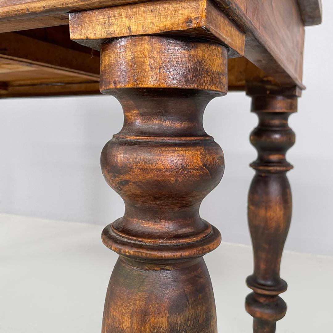 Table de salle à manger italienne ancienne en bois avec un tiroir et une poignée en laiton, années 1800 en vente 13