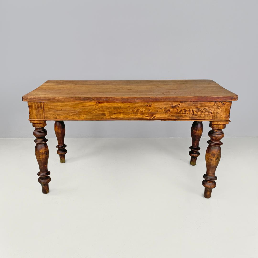 Laiton Table de salle à manger italienne ancienne en bois avec un tiroir et une poignée en laiton, années 1800 en vente