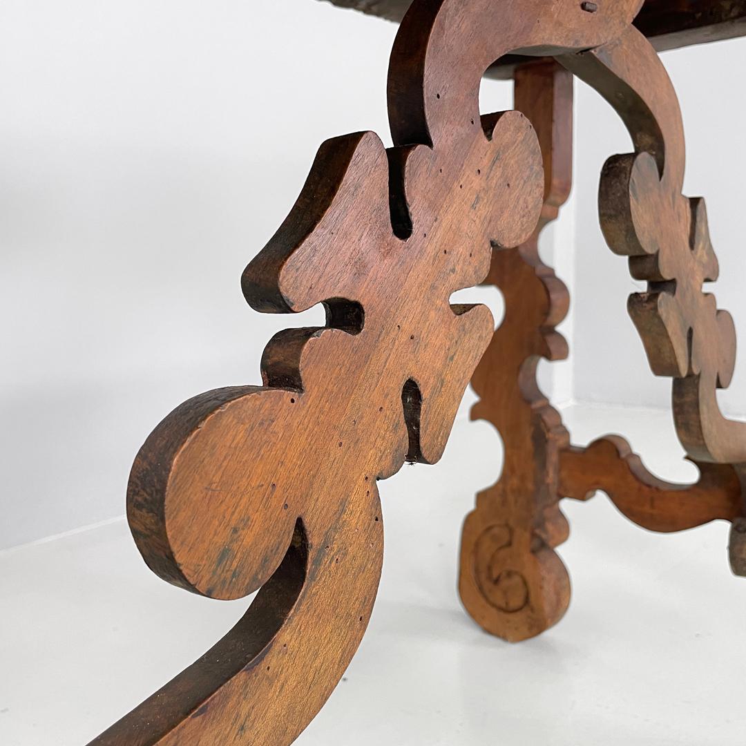Table fratino italienne ancienne en bois avec pieds décorés, années 1700 en vente 9