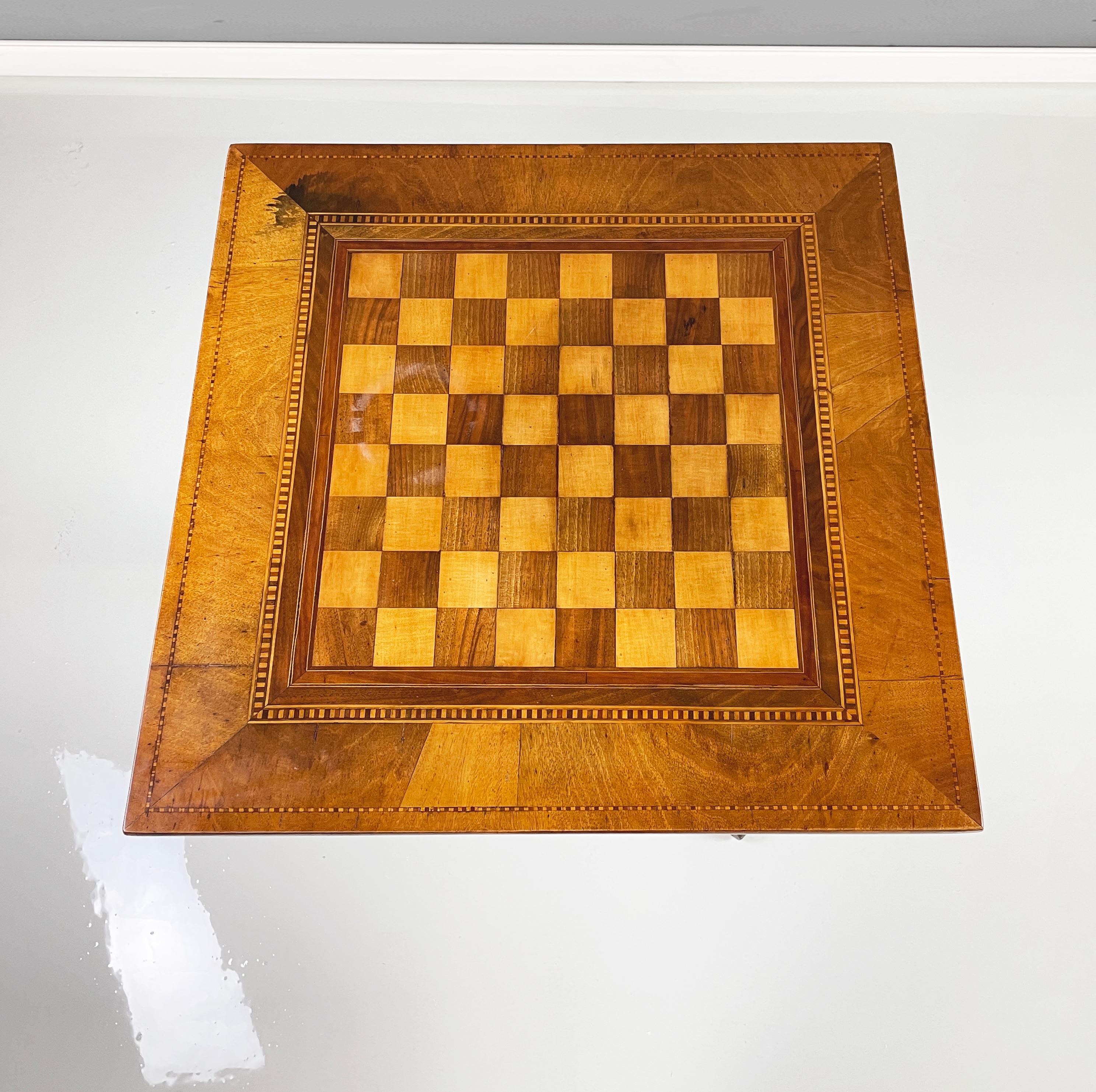 Italienischer antiker Spieltisch aus Holz  mit Schachbrett, frühe 1900er Jahre (Italian) im Angebot