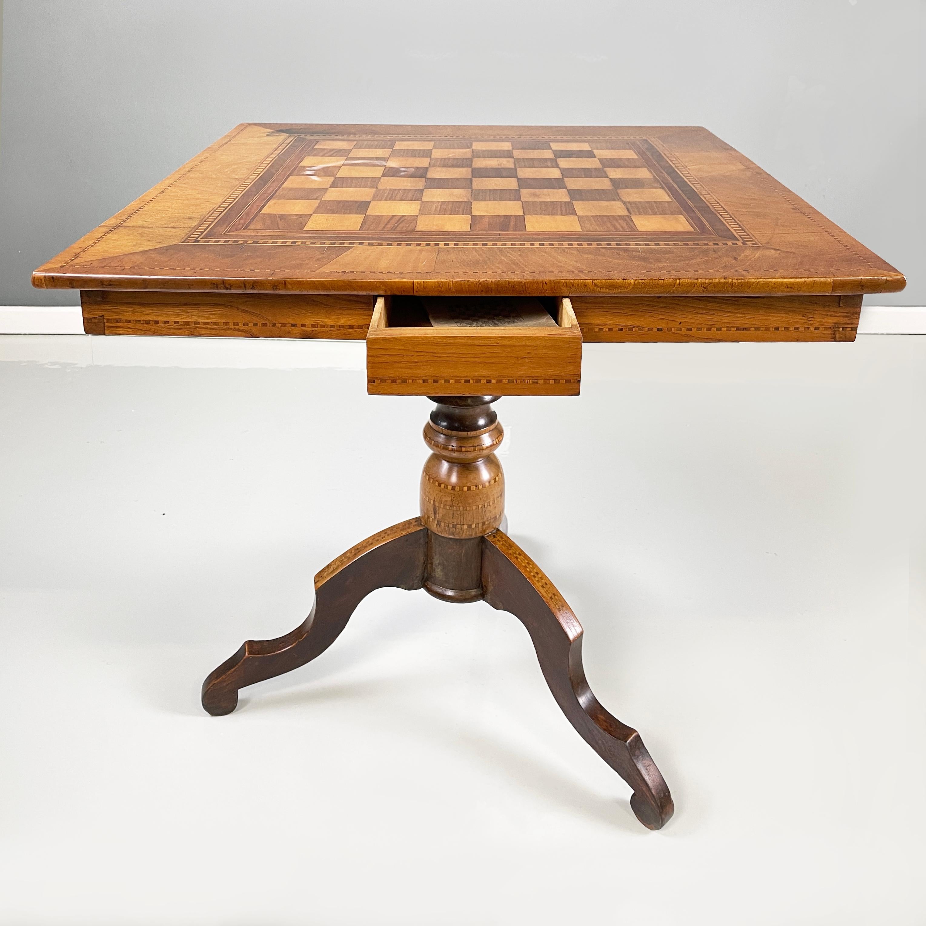 Italian antique Wooden game table  with chessboard, early 1900s In Good Condition For Sale In MIlano, IT