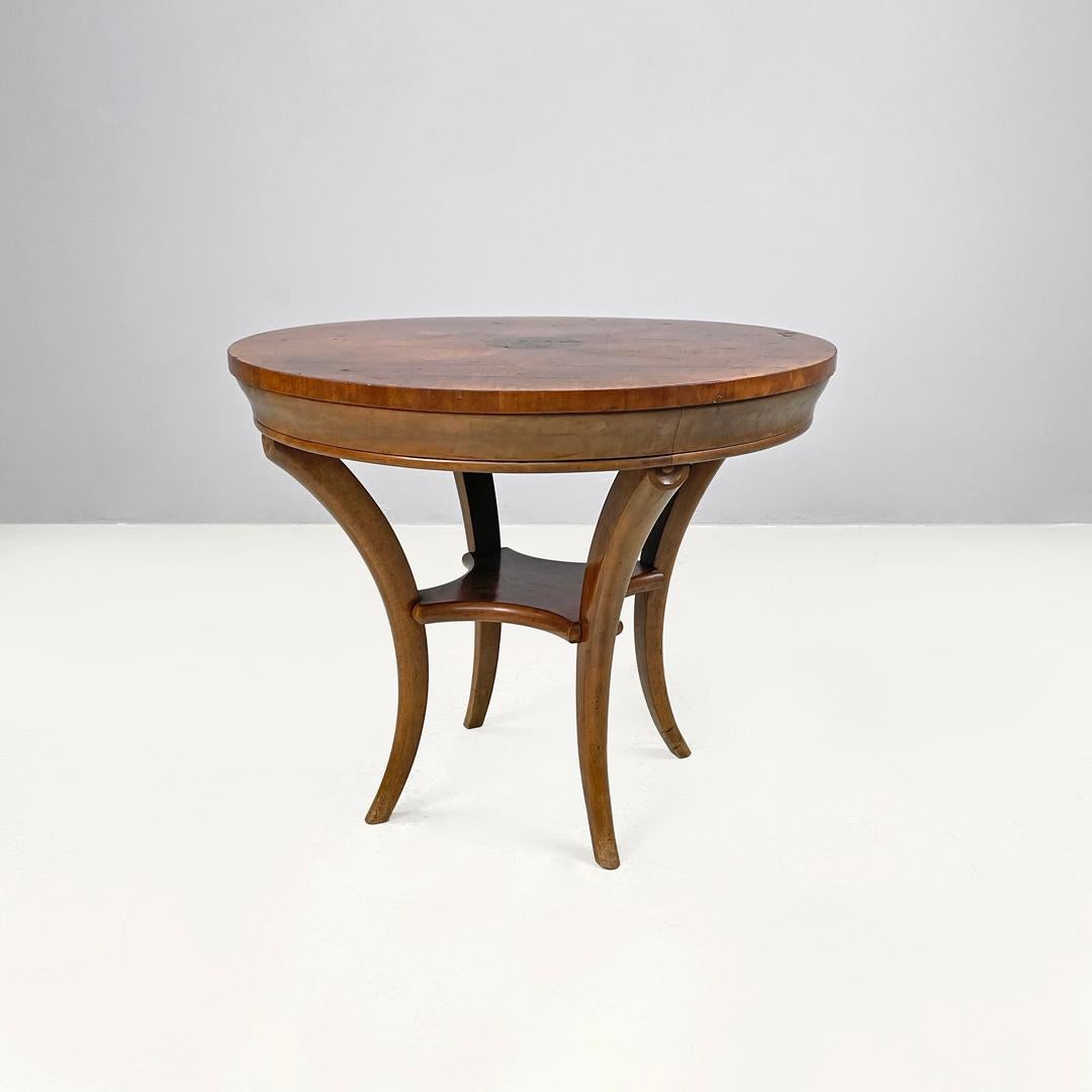 Table basse ronde italienne ancienne en bois avec décorations en marqueterie, début des années 1900 État moyen - En vente à MIlano, IT