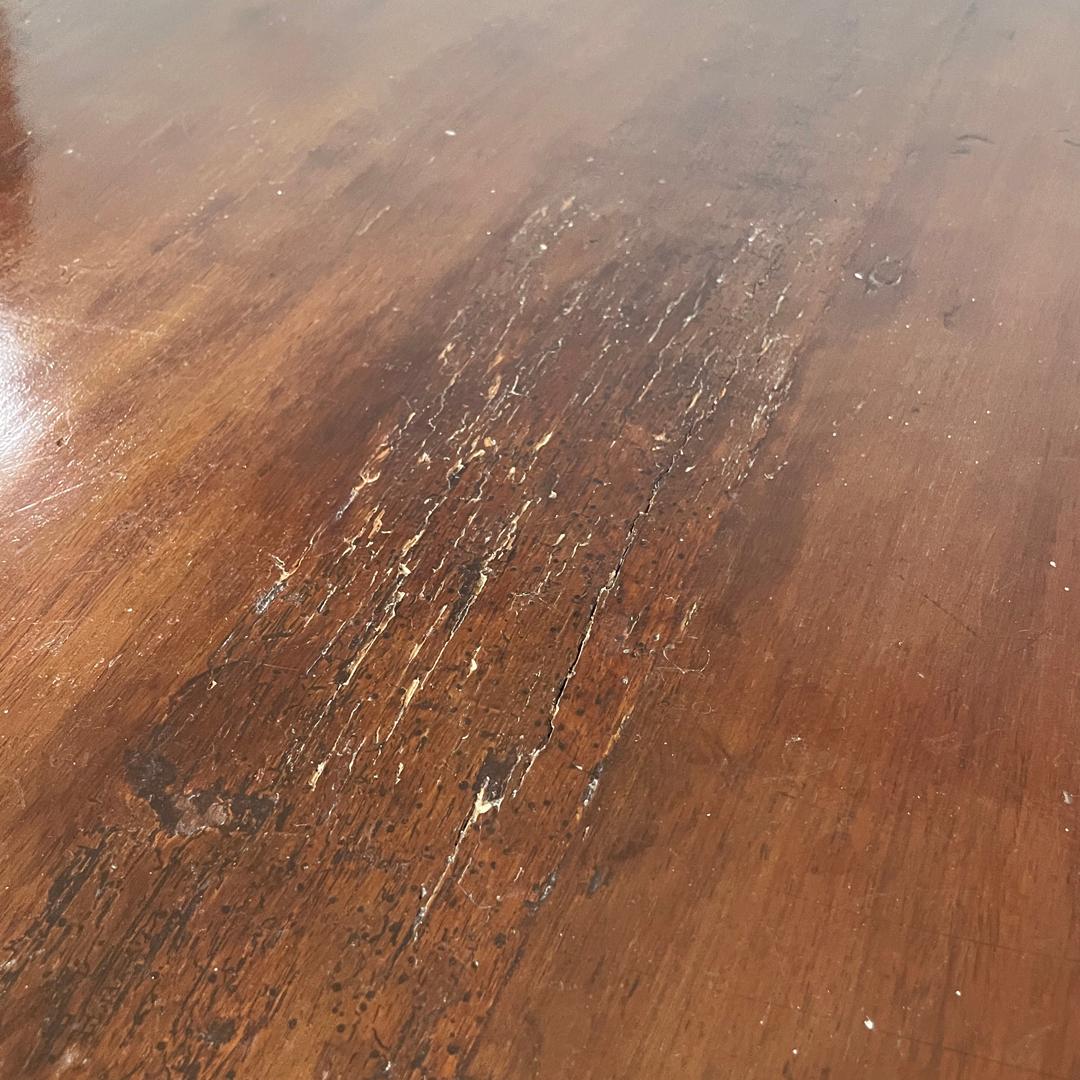 Italian antique wooden round dining table with decorated legs, early 1800s For Sale 5