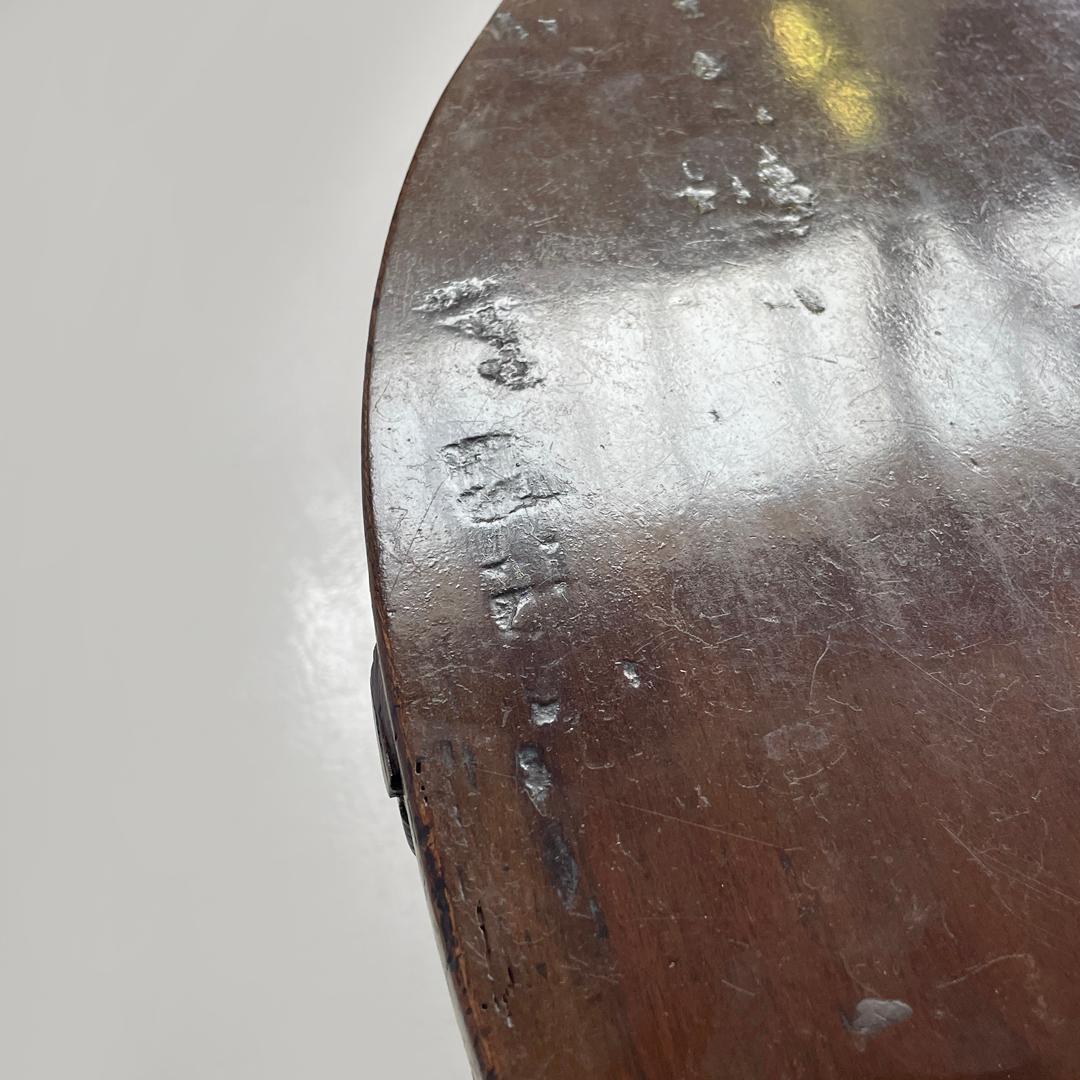 Italian antique wooden round dining table with decorated legs, early 1800s For Sale 6