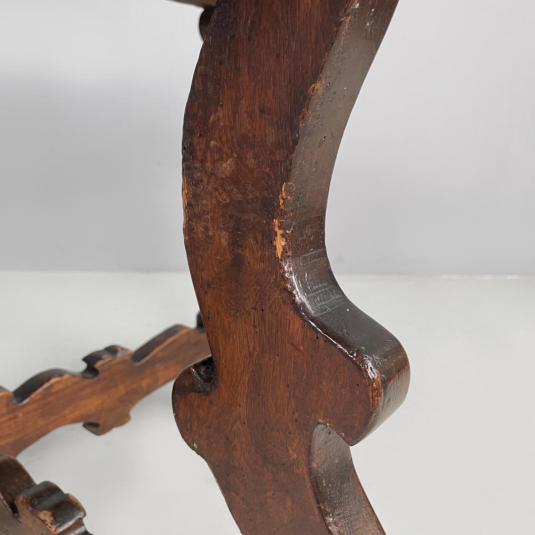 Italian antique wooden round dining table with decorated legs, early 1800s For Sale 10