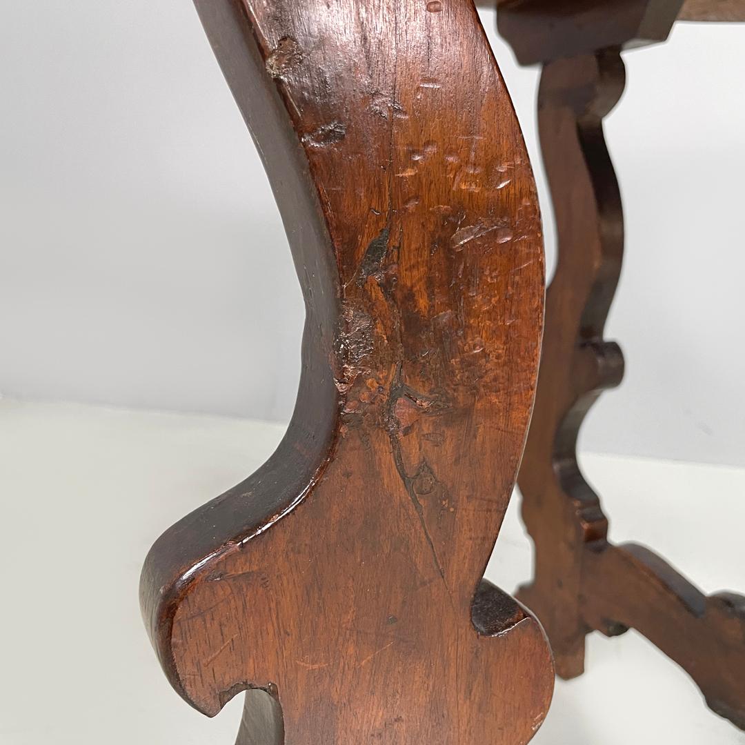 Italian antique wooden round dining table with decorated legs, early 1800s For Sale 11